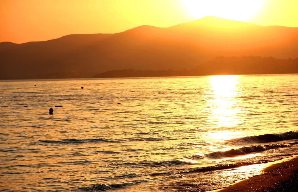 Gumuldur Mavi Deniz Hotel מראה חיצוני תמונה
